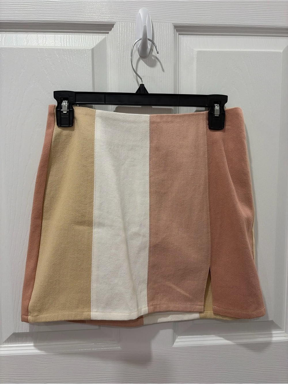 Le Lis Colorblock Mini Skirt in Peach, Cream & Tan